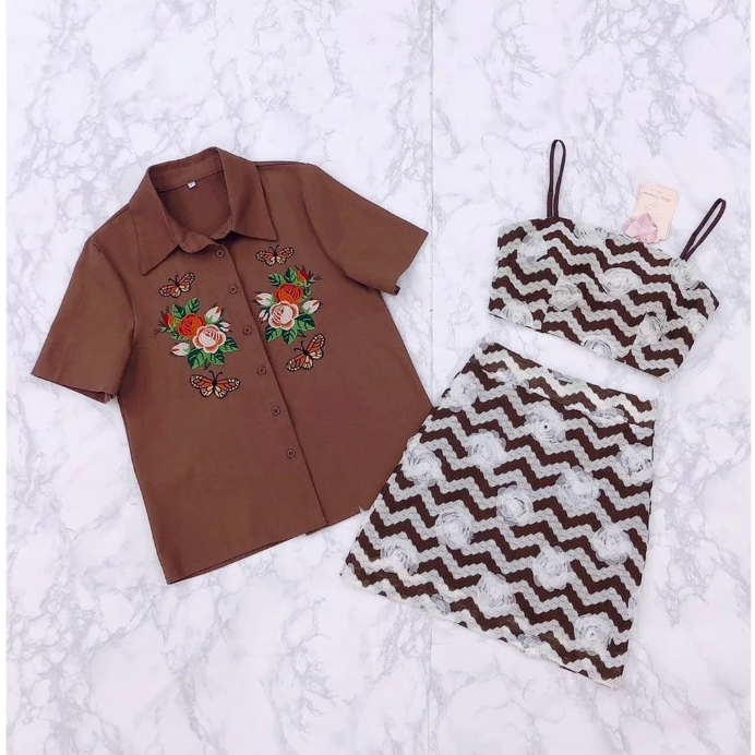 Maria Diamond Mon Meena Set เซ็ต 3 ชิ้น เสื้อครอปสายเดี่ยวปรับระดับได้+กระโปรงสั้น ใส่ซิปหลัง+ เสื้อเชิ้ตแขนสั้นกระดุมหน้าปัก - Image 2