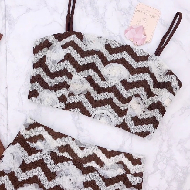 Maria Diamond Mon Meena Set เซ็ต 3 ชิ้น เสื้อครอปสายเดี่ยวปรับระดับได้+กระโปรงสั้น ใส่ซิปหลัง+ เสื้อเชิ้ตแขนสั้นกระดุมหน้าปัก - Image 5