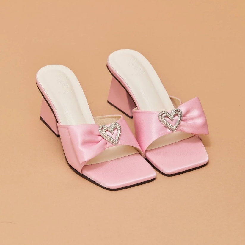 as above - รองเท้าส้นสูง 2.5 นิ้ว แต่งด้วยเพชรรูปหัวใจ - Image 3