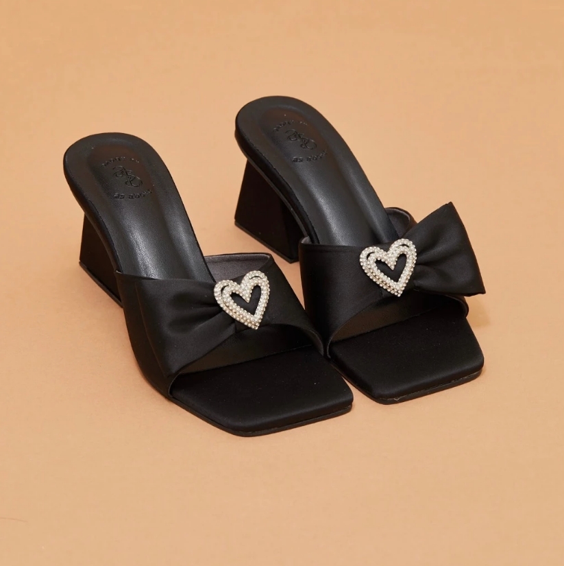 as above - รองเท้าส้นสูง 2.5 นิ้ว แต่งด้วยเพชรรูปหัวใจ - Image 5