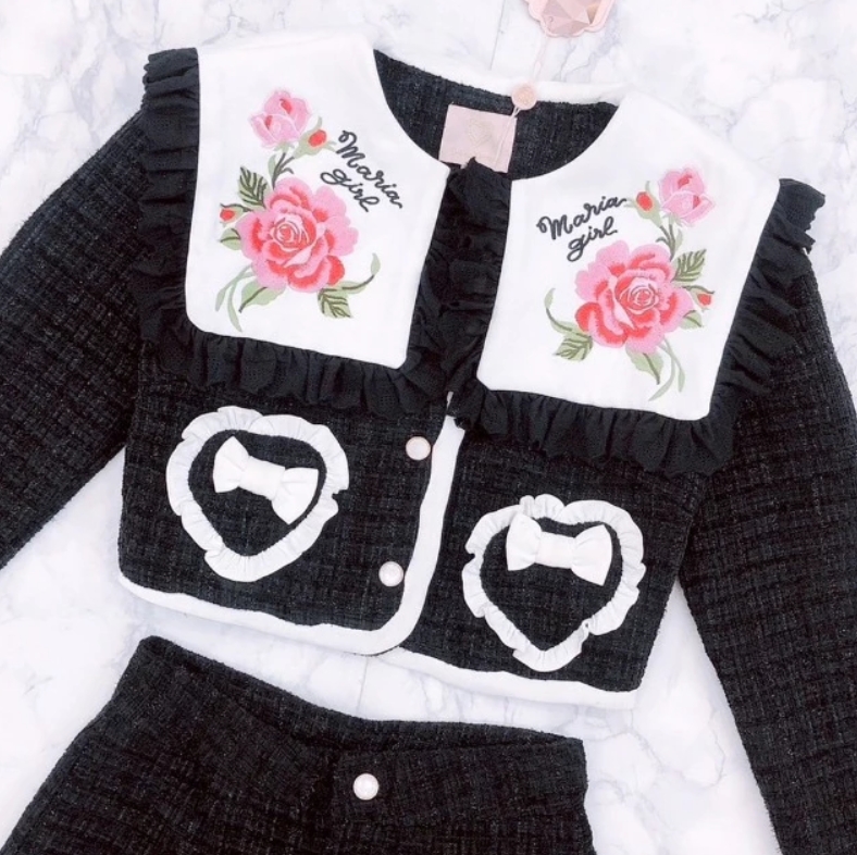 Maria Diamond สีดำ Zero Sweet Set เซ็ตสูท 2 ชิ้นผ้าทวีต ปกใหญ่กะลาสีงานปัก แขนยาว + กางเกงขาสั้นมีกระเป๋าข้าง - Image 3