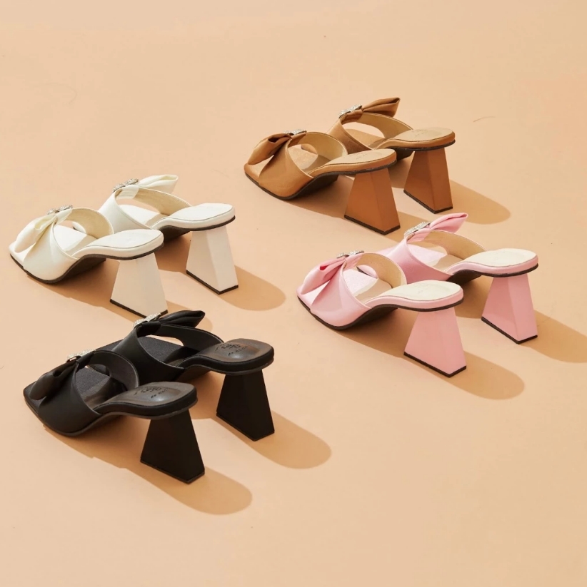 as above - รองเท้าส้นสูง 2.5 นิ้ว แต่งด้วยเพชรรูปหัวใจ - Image 2